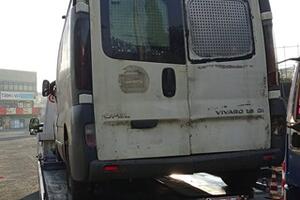 Rimosse le auto incendiate sotto lo svincolo autostradale di Aulla