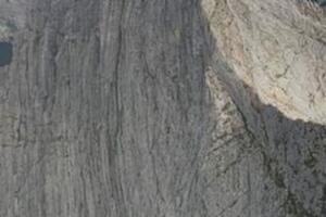 Alpinista di 28 anni colpito da una scarica di sassi sul Pizzo d'Uccello: portato all'ospedale di Pisa Cisanello con l'elisoccorso