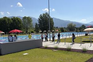 Entusiasmo per la nuova piscina comunale di Massa: nuovo luogo di sport e socialità restituito alla città