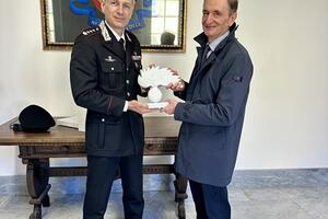 Il prefetto di Massa Carrara Gaetano Cupello in visita alla caserma La Plava, sede del comando provinciale dei carabinieiri