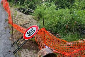 Diversi fenomeni di smottamento lungo la strada provinciale di Castelpoggio: i consiglieri Manuel e Tenerani chiedono interventi immediati della Provincia