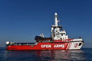 La nave Open Arms sta facendo rotta verso Marina di Carrara. Sabato 6 giugno previsto lo sbarco di 58 migranti