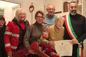 Vienna Ratti compie 105 anni: i festeggiamenti del comune di Aulla