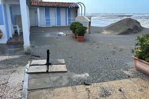 Regione Toscana assente mentre il mare si mangia le  spiagge apuane. Basta slogan e passerelle, servono interventi concreti: la richiesta di  Massimiliano Fornari e Marco Amorese  di FdI