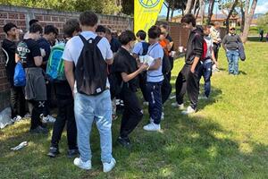 Legambiente Carrara:pulizia straordinaria grazie a giovani studenti dell'Itis Galilei e della Consulta Giovani