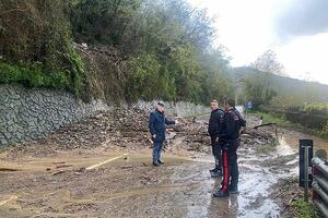 Frana sulla Strada Statale delle Lame ad Aulla: Interdizione al traffico