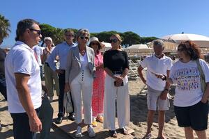 Sopralluogo organizzato dai Paladini Apuoversiliesi per valutare l'erosione della costa: presenti Bergamini, Mazzei e Ferri di Forza Italia