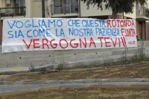 La rotatoria di Bonascola continua a essere una vicenda che lascia più domande che risposte, e che i cittadini conoscono fin troppo bene: la critica di Caffaz e Tosi