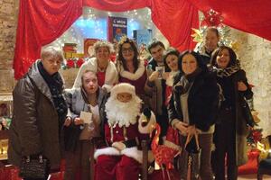 La Magica casa di Babbo Natale a Pontremoli ha aperto le sue porte per una giornata speciale, dedicata agli ospiti dei Centri di socializzazione della Lunigiana e non solo