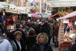 La fiera di Sant&#039;Andrea: a Carrara un fine settimana tra bancarelle ed eventi. Al via le iniziative del programma natalizio, con l&#039;accensione delle luminarie  sabato 30 novembr