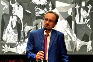 Carrara: lectio magistralis di Luca Nannipieri sulla Guernica di Picasso - L'urlo contro le guerre