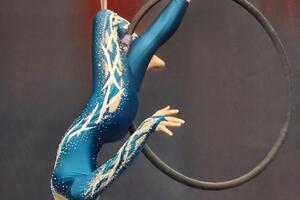 Danza aerea a Bergiola Maggiore con le danzatrici di Luce Academy il 10 luglio