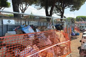 Rifiuti fuori controllo al mercatino della Partaccia: il gruppo consiliare del Pd di Massa chiede intervento urgente