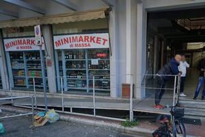 Rifiuti abbandonati in Galleria Sanzio a Massa: sanzionati i residenti che segnalano la mancanza di bidoni