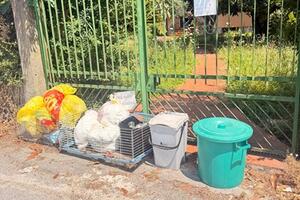 Massa, raccolta rifiuti a singhiozzo: i cittadini sono esasperati. ASMIU e Amministrazione comunale diano risposte.
