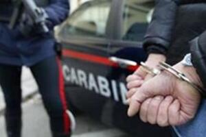 Agli arresti domiciliari, spacciava in casa: finisce in carcere pluripregiudicato di origini marocchine