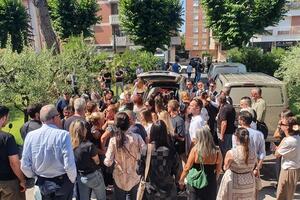 Il commosso addio di Marina di Massa a Federica Savarola