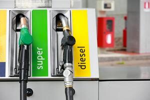 "Resa totale del governo sul caro carburante": la posizione di Rifondazione Comunista Massa Carrara