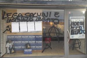 Imbrattata la sede della Lega  con scritte violente contro lo stato: il modo con cui i sedicenti antifascisti celebrano la Liberazione