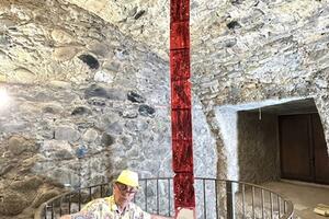 &quot;Il rompiscatole contro i mulini a vento&quot;: prosegue la mostra di Armando Trasforini a Pontremoli
