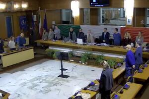 Consiglio comunale di Massa sui PAAV:  le opposizioni lasciano l’aula, “Limitato il ruolo del Consiglio”