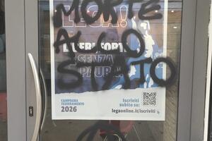 Da Ceccardi e Crippa della Lega un coro di condanna per l'attacco vandalico alla sede di Massa