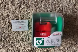 Altagnana, un defibrillatore in ricordo di Maria Giovanna Lazzoni: il dono di Alessandro Amorese