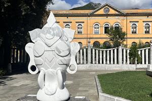 Concluso il nuovo allestimento in piazza Gramsci per otto opere della White Carrara