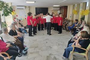 Musica e emozioni alla RSA Regina Elena di Carrara