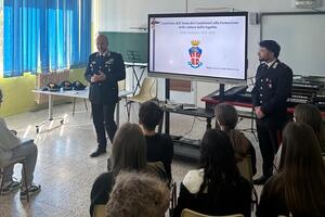 Massa Carrara: i Carabinieri incontrano gli studenti delle scuole della provincia nell’ambito delle iniziative sulla “Cultura della legalità”.
