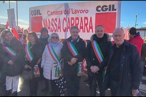 Sindaci in tricolore alla manifestazione della Cgil in difesa di manifestanti che hanno commesso reati: "Istitutzioni strumentalizzate" secondo l'onorevole Barabotti