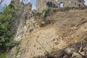 Castello di Moneta a rischio crollo, SOS della Pro Loco