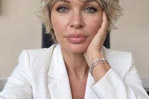 Nella sala di rappresentanza del Comune di Carrara la prima presentazione di “Passo lungo e ben disteso” di Giuliana Marabotti, sabato 3 ottobre