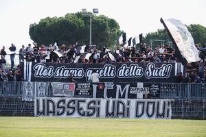 Denunciati dalla polizia 21 ultras della Massese per violenza a pubblico ufficiale per i fatti seguenti la partita Massese Larcianese