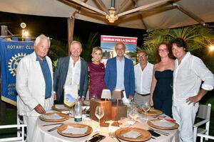 Prevenzione oncologica: il Rotary Club Marina di Massa – Riviera Apuana del Centenario a sostegno della LILT Canzoni sulla spiaggia: il Rotary completa l’ambulatorio della LILT