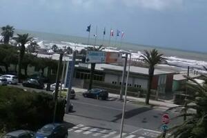 Aree di sosta per i residenti di Marina di Carrara durante l'estate: la richiesta di associazione Arca e dei residenti nella zona di Viale Colombo