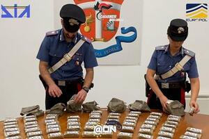 Importavano hashish e marjuana dalla Spagna: 18 persone arrestate dai carabinieri di Massa Carrara nell’operazione antidroga “Tramonto”
