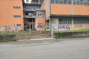 Arresto spacciatori all'ex liceo scientifico di Carrara: Forza Italia approva gli arresti e chiede la riqualificazione dell'area