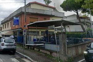 Odori ammorbanti dalla cucina di un Cas di migranti a Marina di Massa: i turisti, proprietari degli altri appartamenti del condominio, annunciano la denuncia alle autorità per la salute e la sicurezza pubblica