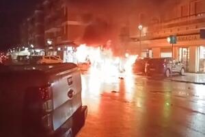 Esplode un'auto a Marina di Carrara: paura in via Venezia