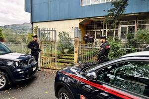 Quindici arresti per spaccio di droga a Carrara: la base era l&#039;ex liceo scientifico Marconi