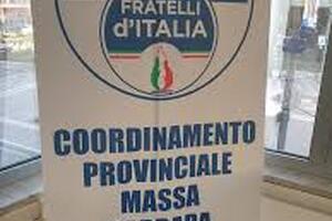 Un altro atto vandalico contro la sede di Fratelli d&#039;Italia Massa Carrara