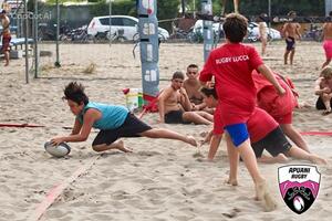 Rugby, sole, sabbia e tanto divertimento. Sabato 25 luglio sulla spiaggia della Fossa Mestra è di scena il beach rugby