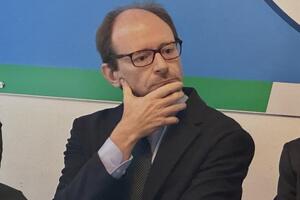 Più di 2000 beneficiari nella provincia apuana per la carta "Dedicata a te": l'annuncio dell'onorevole Amorese                                                                               e