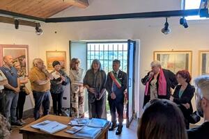 &quot;Ricordando Enzo, opere 1969-2014&quot;: grande successo per l&#039;inaugurazione della mostra dedicata a Enzo Dadà. La moglie dona un&#039;opera al Comune di Aulla