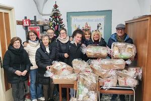 La Fondazione CrC ancora accanto alle Caritas: consegnate le strenne natalizie per il 2025