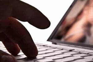Arrestato un carrarese  nell'indagine sul possesso e diffusione di materiale pedopornografico: secondo le voci del popolo e dei social sarebbe un vigile urbano