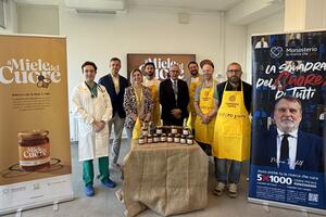 World Bee day: Coldiretti-Monasterio, "miele del cuore" per sostenere cura, ricerca ed accoglienza centro eccellenza cardiologico