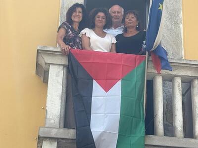 Un  gesto concreto per fermare la guerra: così la maggioranza del consiglio provinciale spiega la scelta di esporre su Palazzo Ducale la bandiera della Palestina
