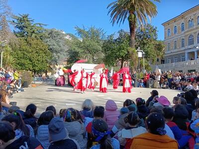 Creatività, arte, musica e cultura: la meglio gioventù del liceo artistico Gentileschi di Carrara nel suo storico Carnevvale